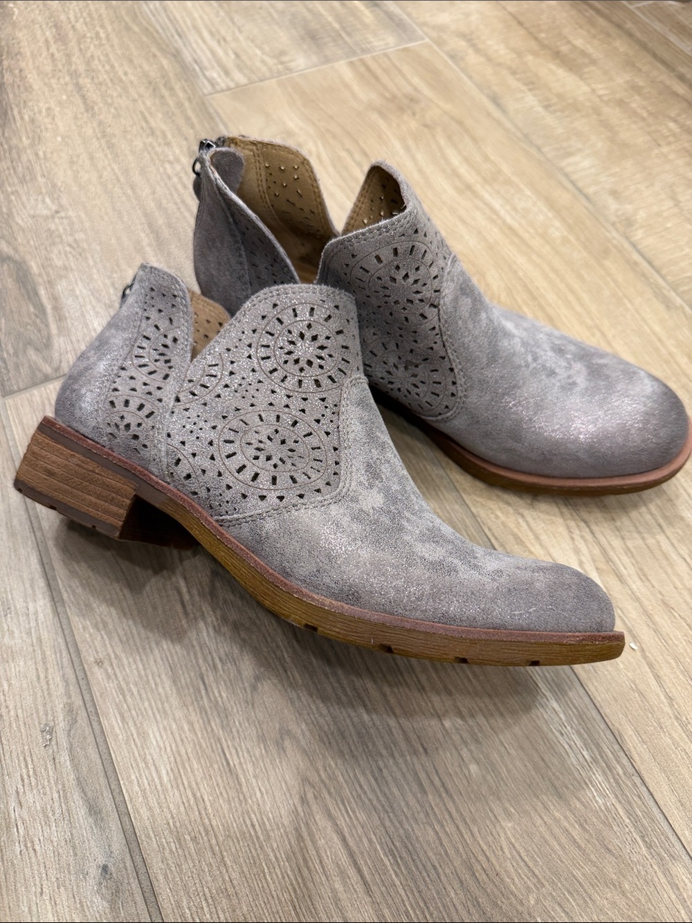 Women's Cutout Ankle Booties - taupe Suede sparkle